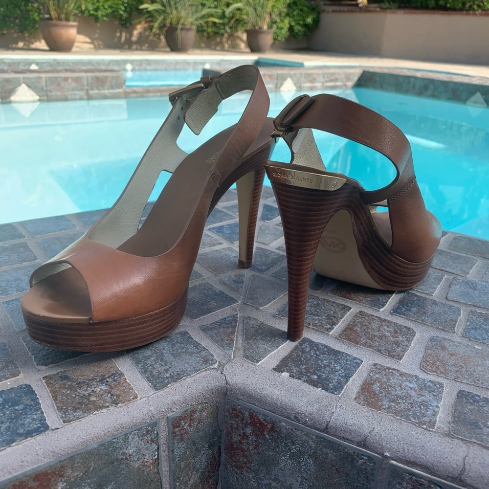 Gorgeous Michael Kors platform heels. Brown leather/ natural wood/gold accents.